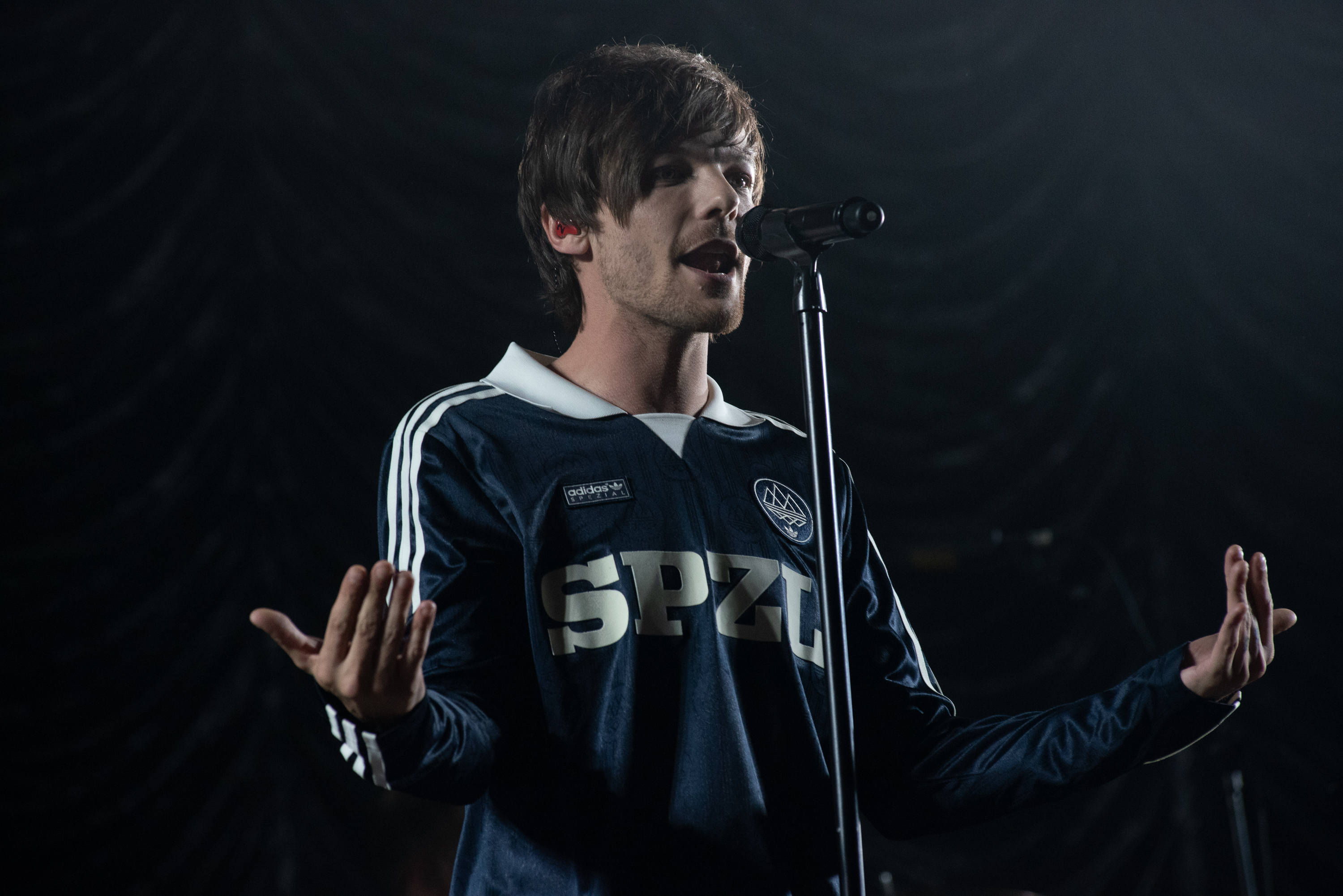Louis Tomlinson performs at Free Radio Hits Live