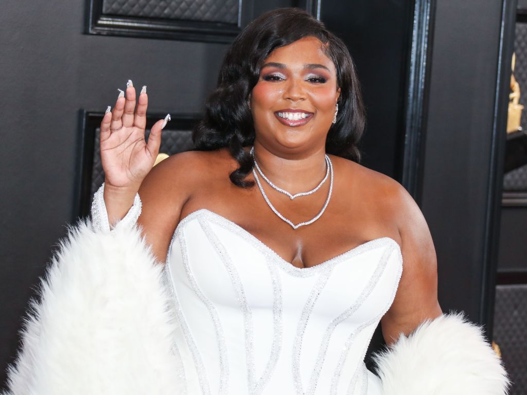 Singer Lizzo wearing an Atelier Versace dress, Rene Caovilla shoes and Lorraine Schwartz jewelry arrives at the 62nd Annual GRAMMY Awards held at Staples Center on January 26, 2020 in Los Angeles, California, United States.