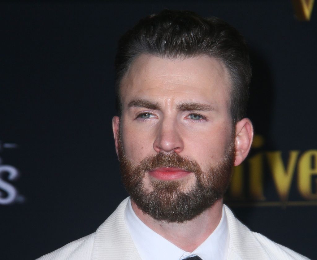 Chris Evans attends The premiere of "Knives Out" in Los Angeles